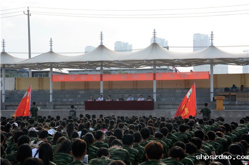 我校隆重举行2017级新生开学典礼