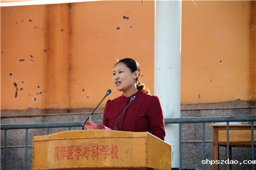 我校隆重举行2017级新生开学典礼