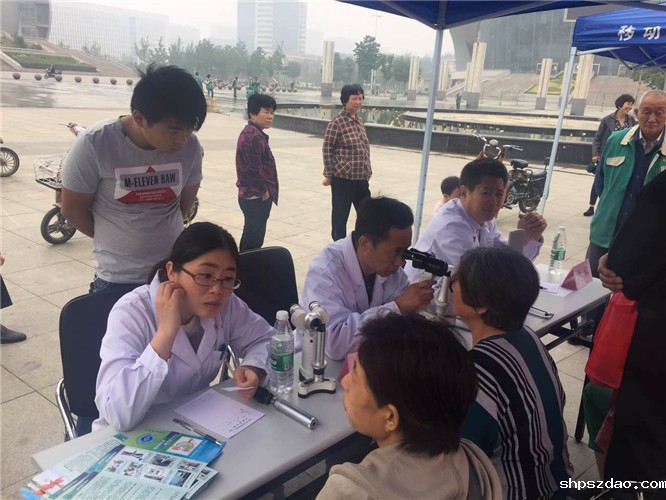 菏泽医专附属医院 “爱眼日”深入社区学校开展义诊活动